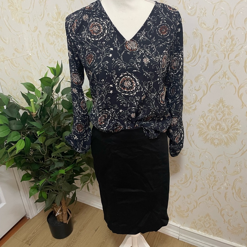 Ann Taylor adorable blouse in size SP in EUC